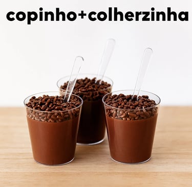 copinho e colher de acrílico com brigadeiro