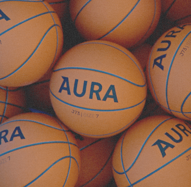 Bolas de basquete com Aura Branding desenvolvida por Helldise Design