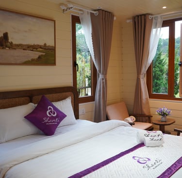 Warm and inviting cabin hotel room, showcasing a comfortable bed, soft linens, and a rustic feel.