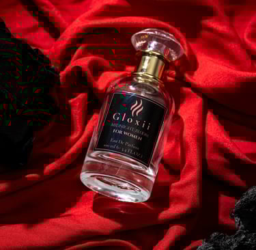 Gloxii MIDNIGHT BLOOM women’s fragrance bottle close-up – sensual scent