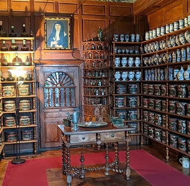 Découvrez avec vos enfants l'ancienne pharmacie de l'hôtel Dieu