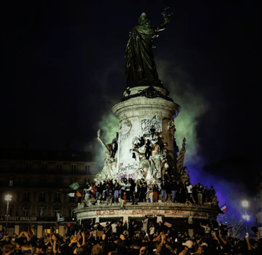 Célébrations place de la République le 7 juillet 2024. Photo AFP - Olympia de Maismont