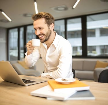 Businessman-drinking-coffee-and-enjoying-life