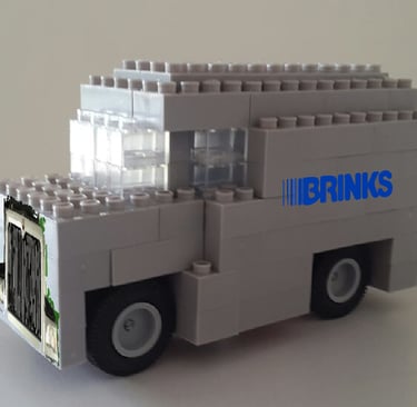 a lego city truck with a lego - style truck Corporasti regalos empresariales