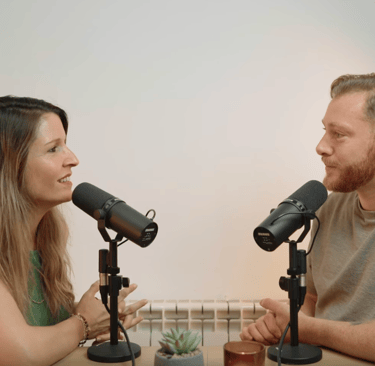 Mario Parra and Noelia talking with microphones