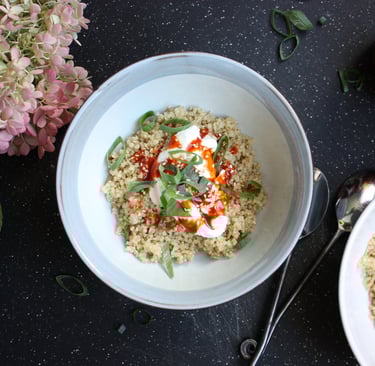 quick and easy powerhouse breakfast - quinoa topped with poached egg and Korean sauce