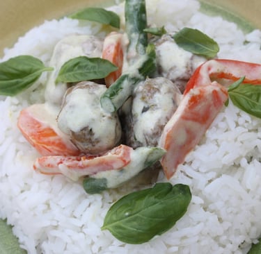 green curry turkeyballs on rice