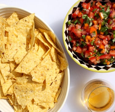 garden fresh salsa with tortilla chips