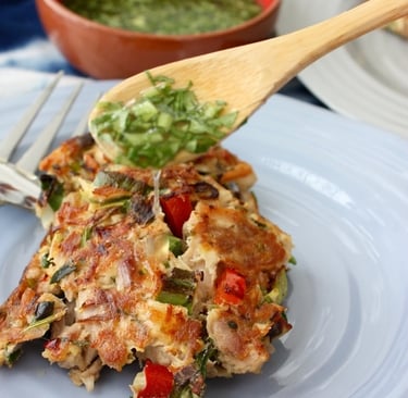 Thai tuna ckaes with dipping sauce