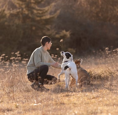 Lena Matte mit ihren beiden Hunden
