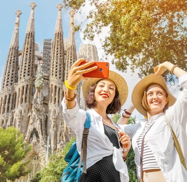 mujeres en barcelona sagrada familia