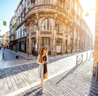 mujer de viaje en europa
