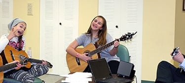 Peter Schroeder Teaches Group Guitar Lessons
