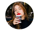 mulher tomando café