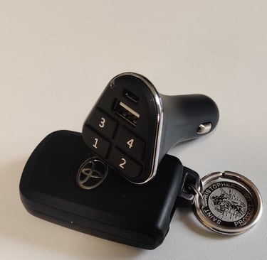 HomeLink alternatyvus pultelis– montuojamas į automobilio cigarečių degiklį, lengvas vartų valdymas