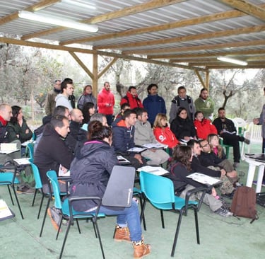 Ernest Belchi impartiendo un curso de Mantrailing en Granada
