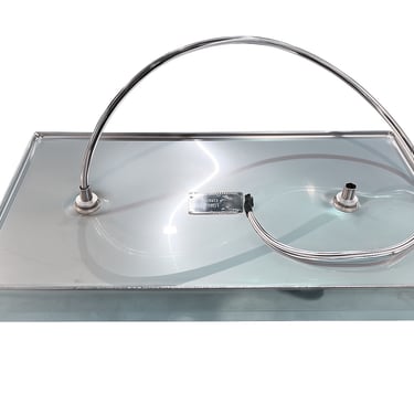 不鏽鋼超音波震盪子模組，內含換能器與震盪面設計，可安裝於清洗槽底部或側邊，用於輸出高頻能量並產生穩定空化作用，適用多槽式與大型超音波清洗設備。