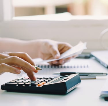 تحليل مالي لتقييم الأداء واتخاذ قرارات استثمارية في الكويت.