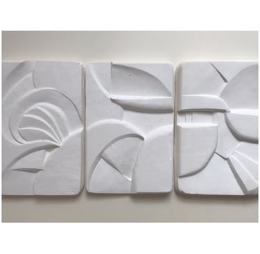 sculpture plâtre bas relief
