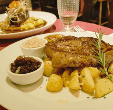 Delicioso prato no empório Canela
