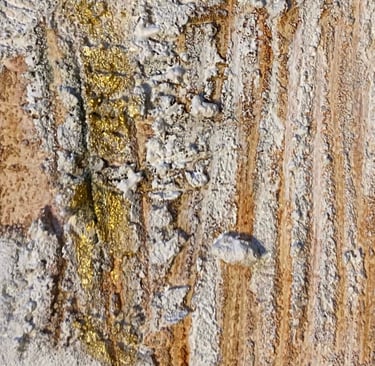 Détails de la toile acrylique et mixed média appelée " Croustillant doré" 