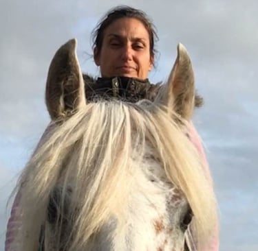 Michal Bleibtreu échange avec son cheval