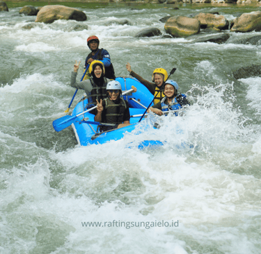 Elo Rafting Magelang, arung jeram aman untuk pemula hingga profesional.