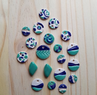éléments bijoux céramique émaillés vert jade et bleu