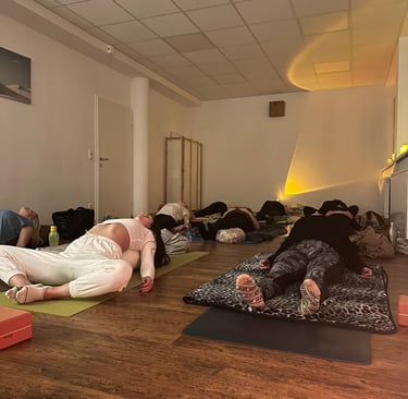 Yin-Yoga-Gruppe in Hof bei Salzburg