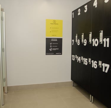 foto de vestiario de academia com armario