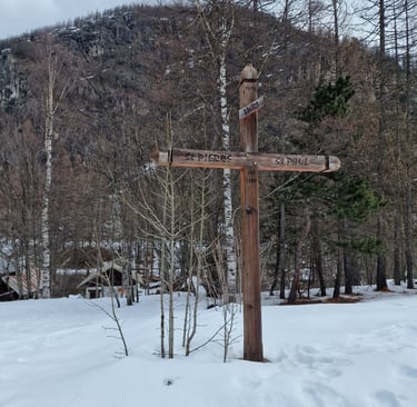 Croix devant la chapelle