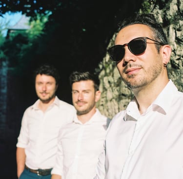 Jamais Deux Sans Trois groupe musique chanteur guitare lot dordogne quercy périgord mariages france
