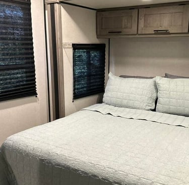 Lightning RV Rentals of Louisiana | Travel Trailer Rentals | Fifth Wheel Camper Rentals