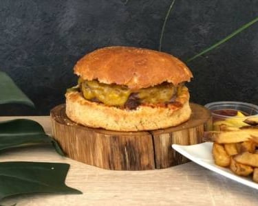 Burger Harlem steak 150g français, sauce relish, - Restaurant l'annexe Mauguio