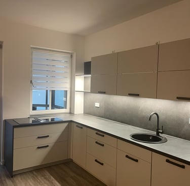 moderne schwarz/weiß/graue Küche 