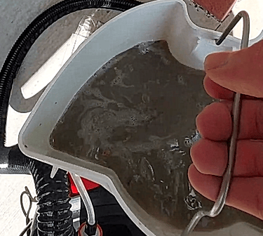 saletés extraites lors du nettoyage de canapé