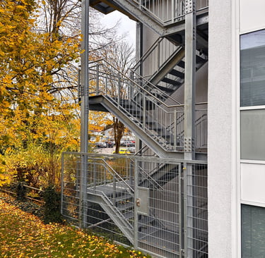 Fluchttreppe im Öffentlichen Gebäudesektor