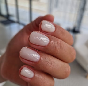 Manucure russe avec gainage