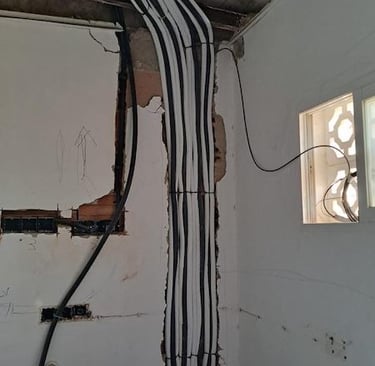 Installation der Klimaanlagen Leitungen in La Marina