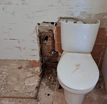 Neue Wasserleitung Badezimmer 2 Baustelle Markus in La Marina