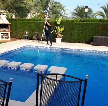 Wöchtentliche Pool Pflege in La Marina Costa Blanca