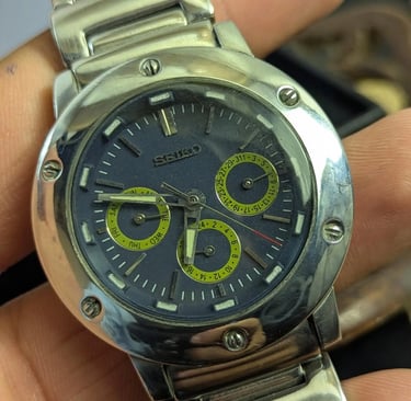 Seiko Blu dail Watch with Day date and second the persson holding it on  hand
