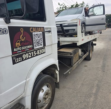 Equipe do Auto Socorro Caliari realizando socorro mecânico