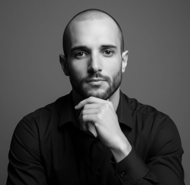 Sobre Diego Jacferr, sua formação e atuação.