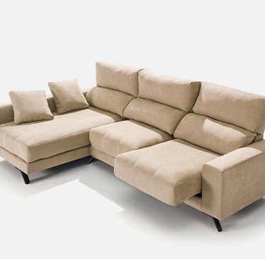 Sofá chaise longue beige con sistema deslizante y respaldo reclinable, ideal para salones modernos