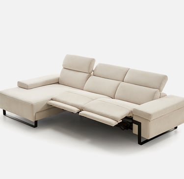 ofá relax eléctrico beige con chaise longue y cabezales reclinables