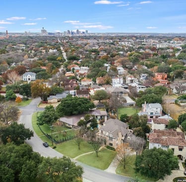 Elegant home with tall arched windows, window cleaning in Alamo Heights, TX