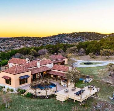 Small‑town house with clean windows, window cleaning in Comfort, TX