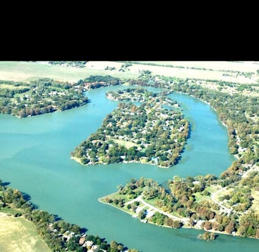 Lakeside home with clear windows, window cleaning in McQueeney, TX