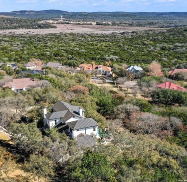 Historic home with large clean windows, window cleaning in Monte Vista, TX